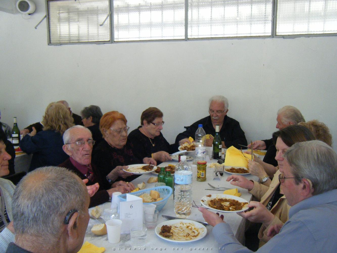 NIMES 2011 17 AVRIL LA FEDERATION DES RAPATRIES DE ST PRIEST A SANTA CRUZ    (58).jpg